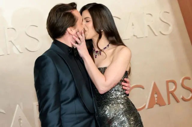 Kieran Culkin kissing his wife Jazz Charton on the red carpet