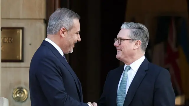 Turkish Foreign Minister Hakan Fidan and Keir Starmer.