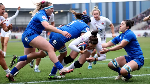 Emily Scarratt scores