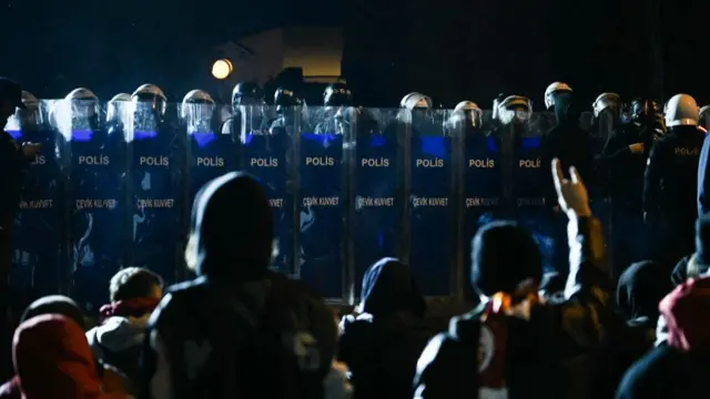 Police and protesters face off in Istanbul