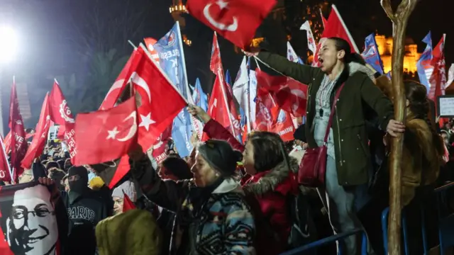 Demonstrates in Turkey waving the country's flag.