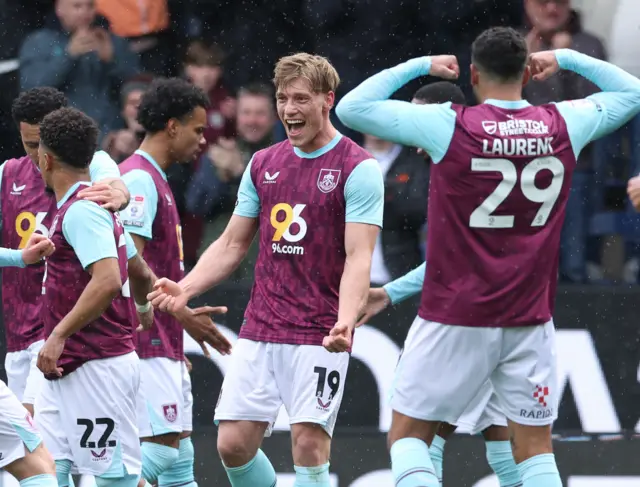 Zian Flemming celebrates scoring for Burnley against Bristol City