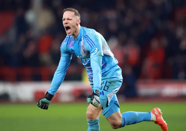 Sels celebrates.