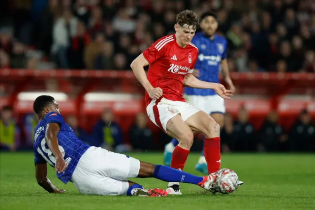 Ben Johnson of Ipswich Town and Ryan Yates of Nottingham Forest challenge.