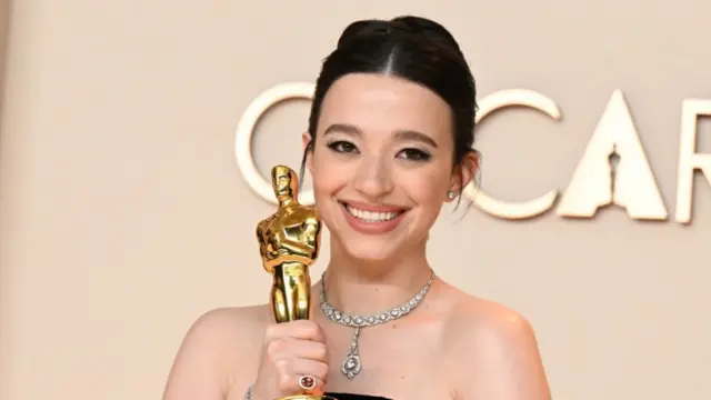 Mikey Madison holding her Oscar