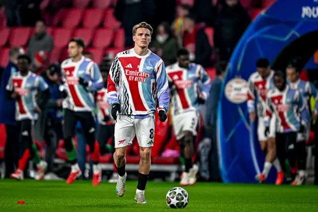 Arsenal midfielder Martin Odegaard warms up
