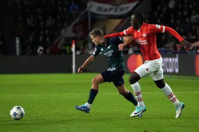 Leandro Trossard in action against PSV Eindhoven