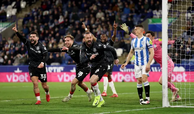 Steven Fletcher scores for Wrexham