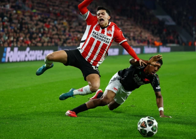 PSV Eindhoven's Richard Ledezma in action with Arsenal's Myles Lewis-Skelly