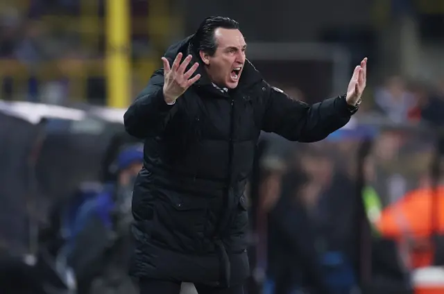 Unai Emery, Manager of Aston Villa, reacts