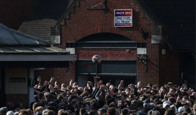 Crowds in Ashbourne