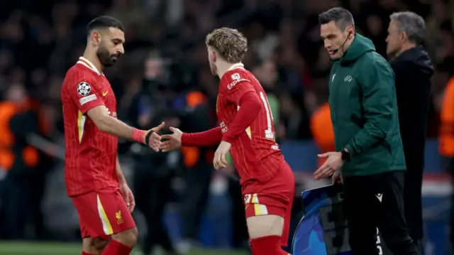 Harvey Elliott replaces Mohamed Salah