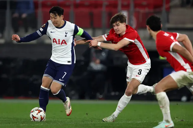 Heung min Son of Tottenham Hotspur, Wouter Goes of AZ Alkmaar battles for the ball