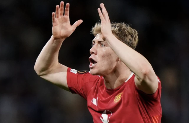 Manchester United's Rasmus Hojlund reacts