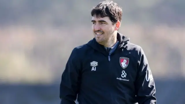 Andoni Iraola taking Bournemouth training