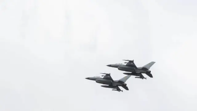 F-16 Fighting Falcons perform in the sky