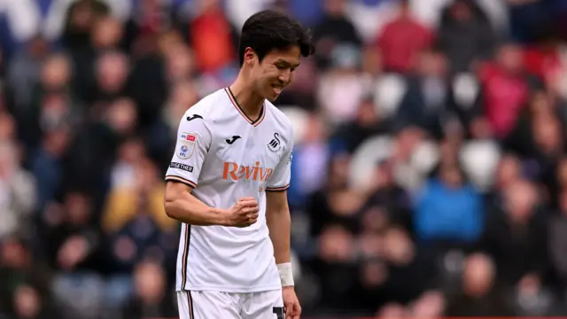 Eom Ji-Sung clenches his fist in celebration