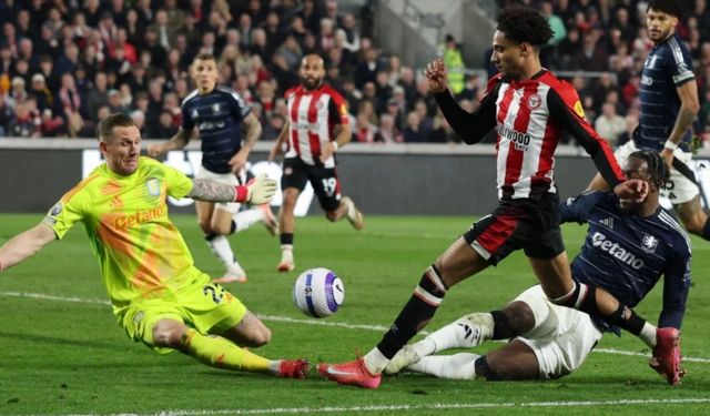 Brentford's Kevin Schade in action with Aston Villa's Robin Olsen and Axel Disasi