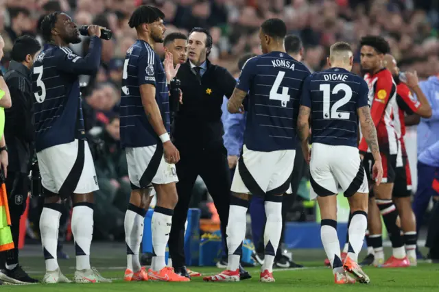 Aston Villa manager Unai Emery speaks to his players during a break
