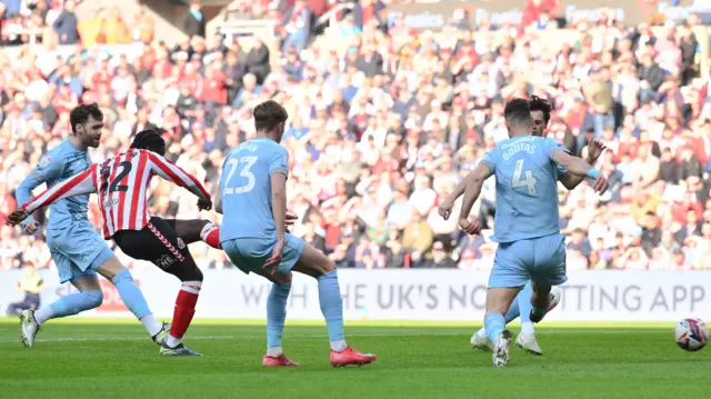 Eliezer Mayenda puts Sunderland ahead against Cardiff