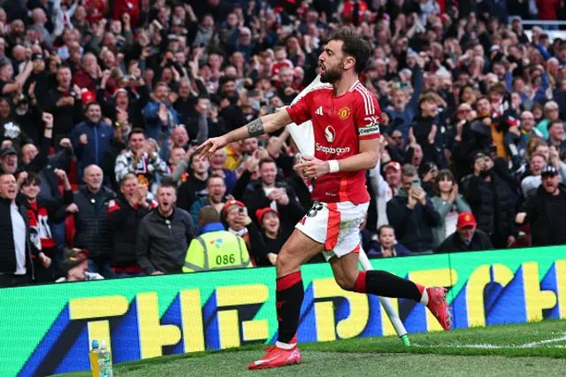 Bruno Fernandes of Manchester United scores