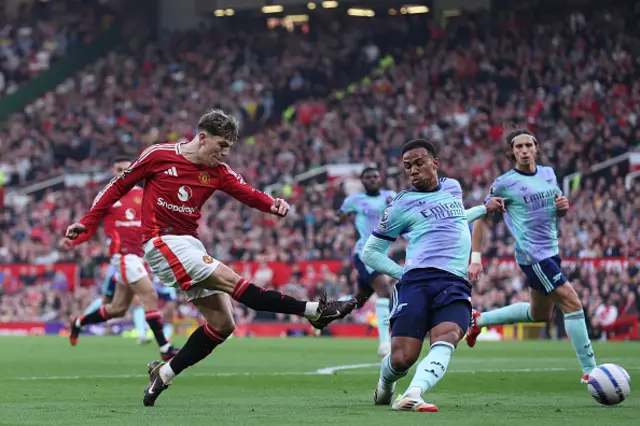 Alejandro Garnacho of Manchester United shoots