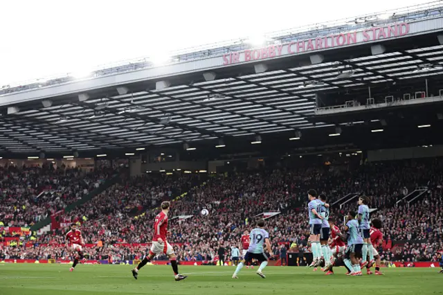 Bruno Fernandes of Manchester United scores