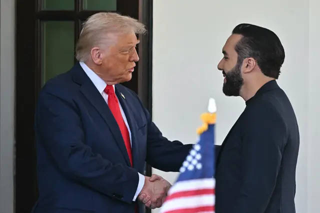 Two men shakes hands
