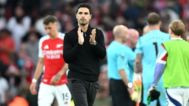 Mikel Arteta, Manager of Arsenal, acknowledges the fans after drawing 1-1 with Brentford in the Premier League