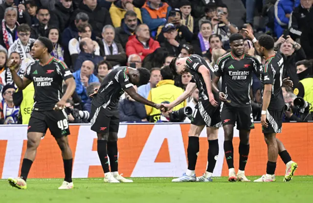 Bukayo Saka (2nd L) of Arsenal celebrates with his teammates