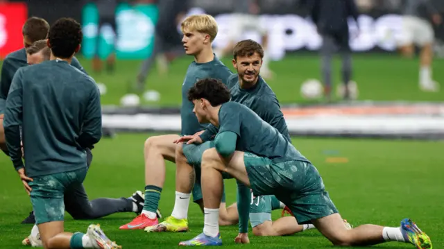 Tottenham Hotspur's Lucas Bergvall and James Maddison during the warm up