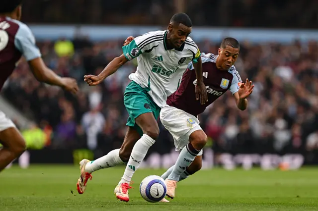 Alexander Isak of Newcastle United (14) runs with the ball