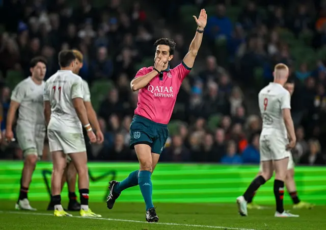 Referee awards penalty try