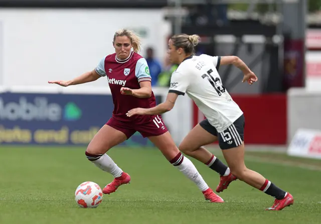 Bizet tries to evade the tackle of Zadorsky in midfield