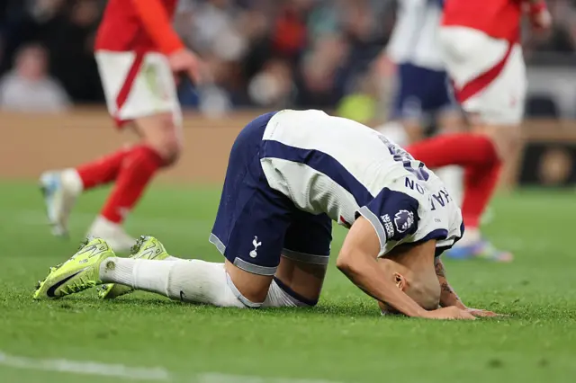 Richarlison reacts to Sels latest save