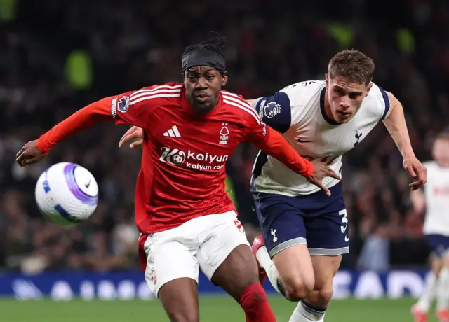 Elanga holds off the challenge of Van de Ven