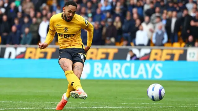 Cunha in action for Wolves.