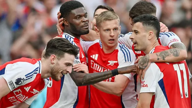 Arsenal players celebrating together.
