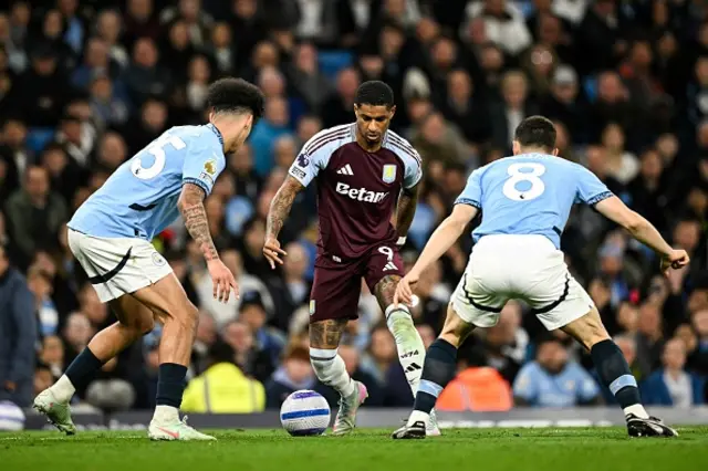 Marcus Rashford (C) dribbles with the ball