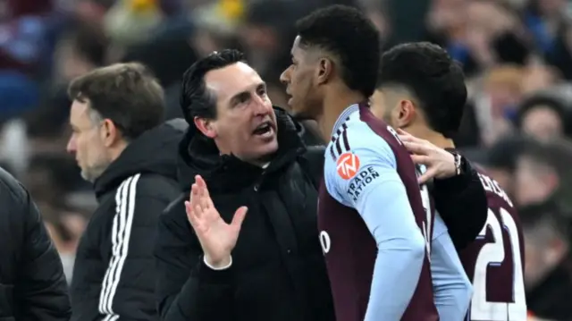 Marcus Rashford speaks with Unai Emery