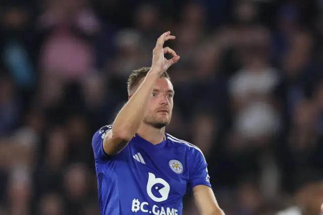 Jamie Vardy making a zero sign