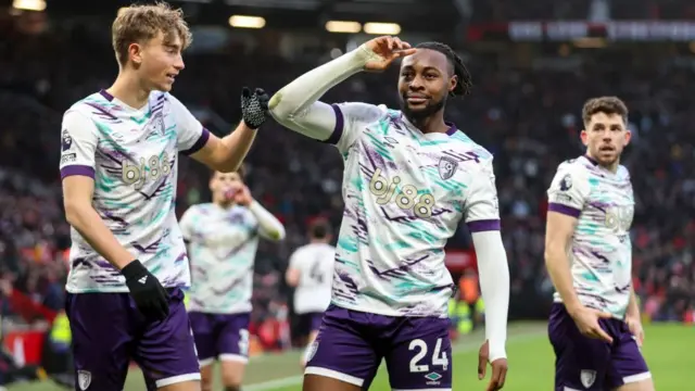 Dean Huijsen and Antoine Semenyo celebrating a goal for Bournemouth against Manchester United