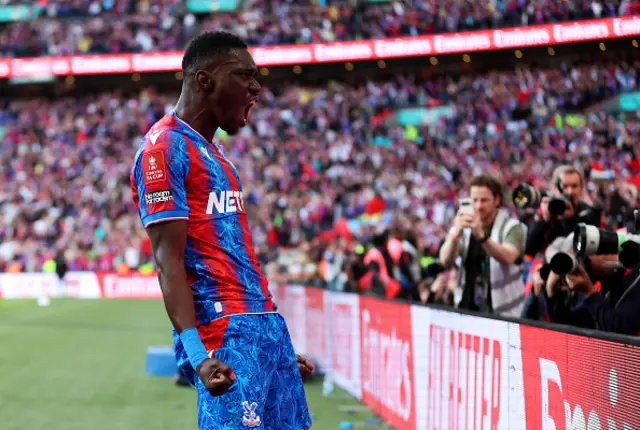 Ismaila Sarr of Crystal Palace celebrates