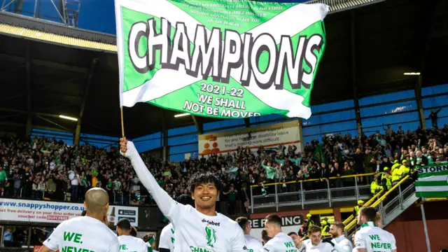 Reo Hatate celebrates with fans
