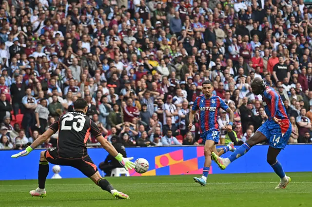 Jean-Philippe Mateta (R) scores