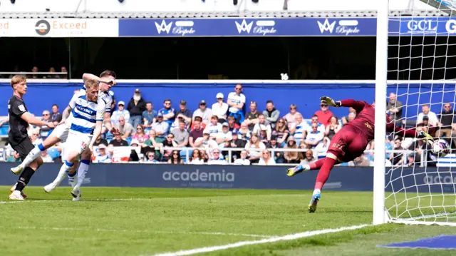 Zian Flemming scores for Burnley