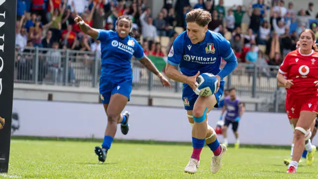 Sofia Stefan scores