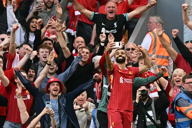 Mohamed Salah takes a selfie