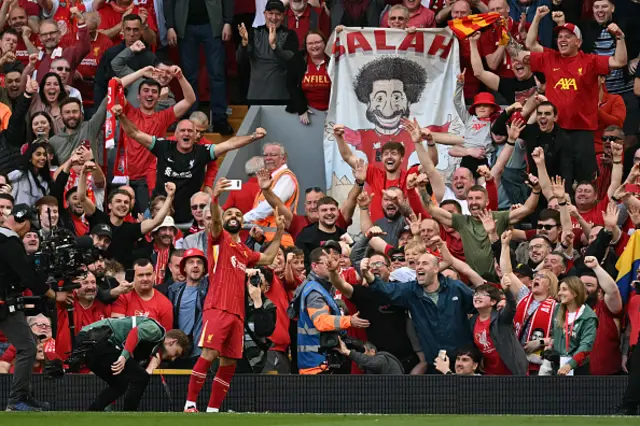 Mohamed Salah takes a selfie