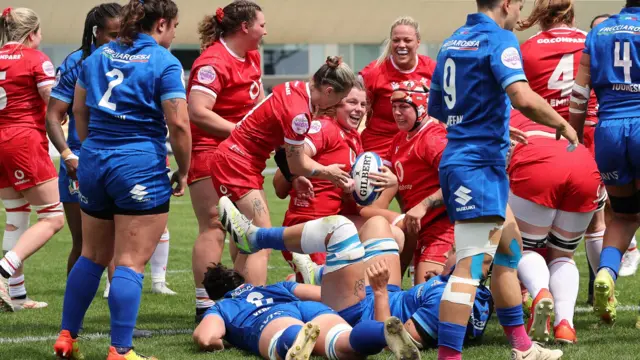 Kate Williams scores